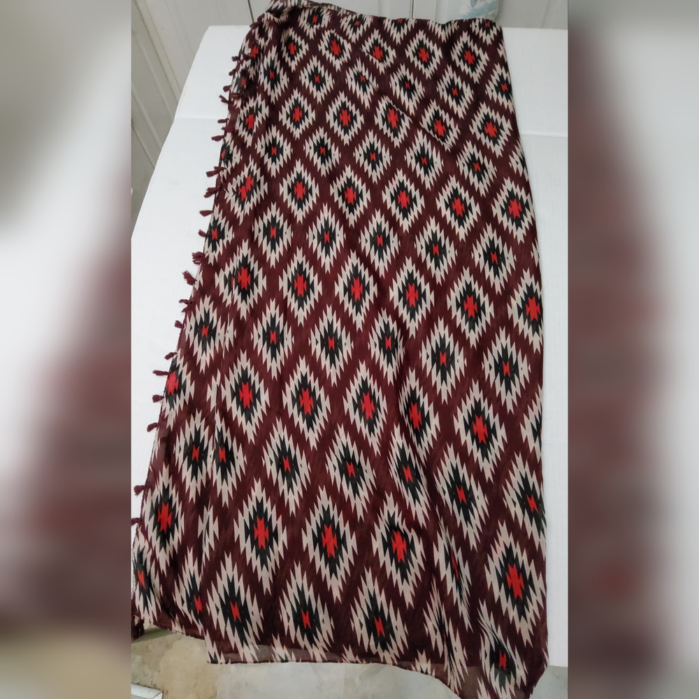 Kitara Maroon and White Geometric Patterned Wrap/scarf/coverup